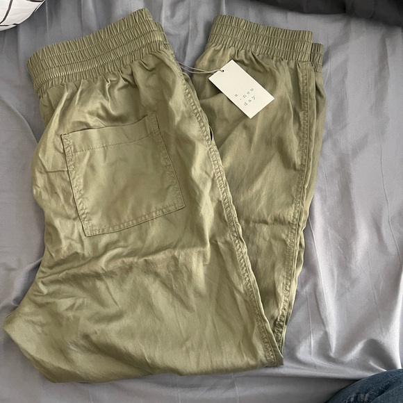A New Day Cotton Blend M Olive Green Cargo Pants Joggers - Picture 2 of 5